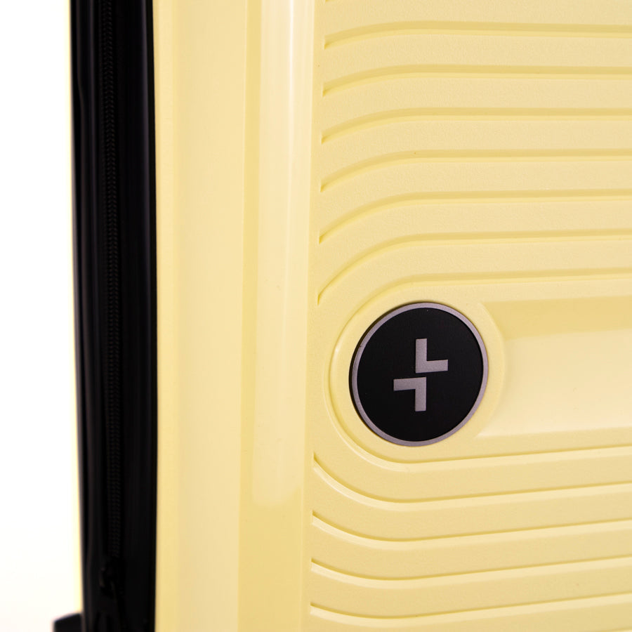 Tracker Dynamo DLX Carry-on
