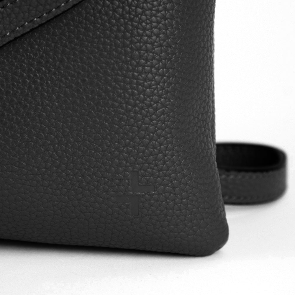 Tracker Premium Leather RFID N/S Crossbody