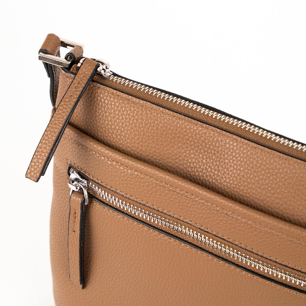 Tracker Premium Leather RFID N/S Crossbody