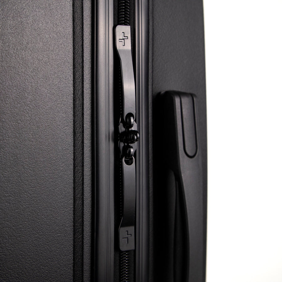 Tracker Dynamo DLX Carry-on